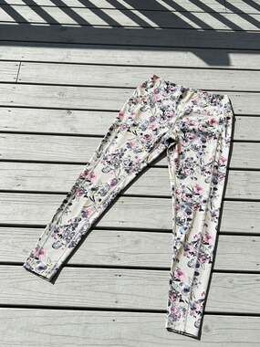 Vera Bradley Floral Leggings Size Large EUC